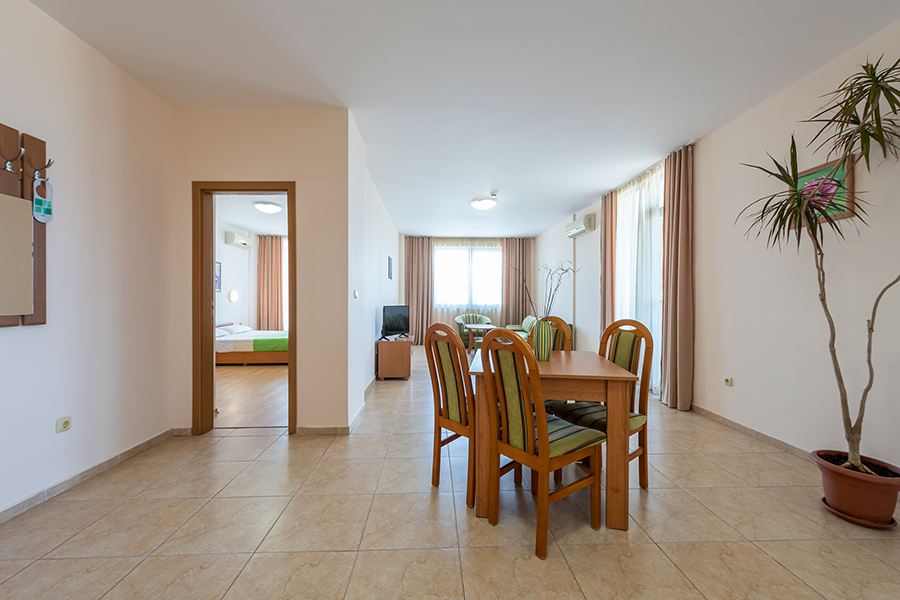 TRAKIA_PLAZZA_APARTMENTS_HOTEL_SUNNY_BEACH_BULGARIA_AIR_TOUR_TRAVEL 